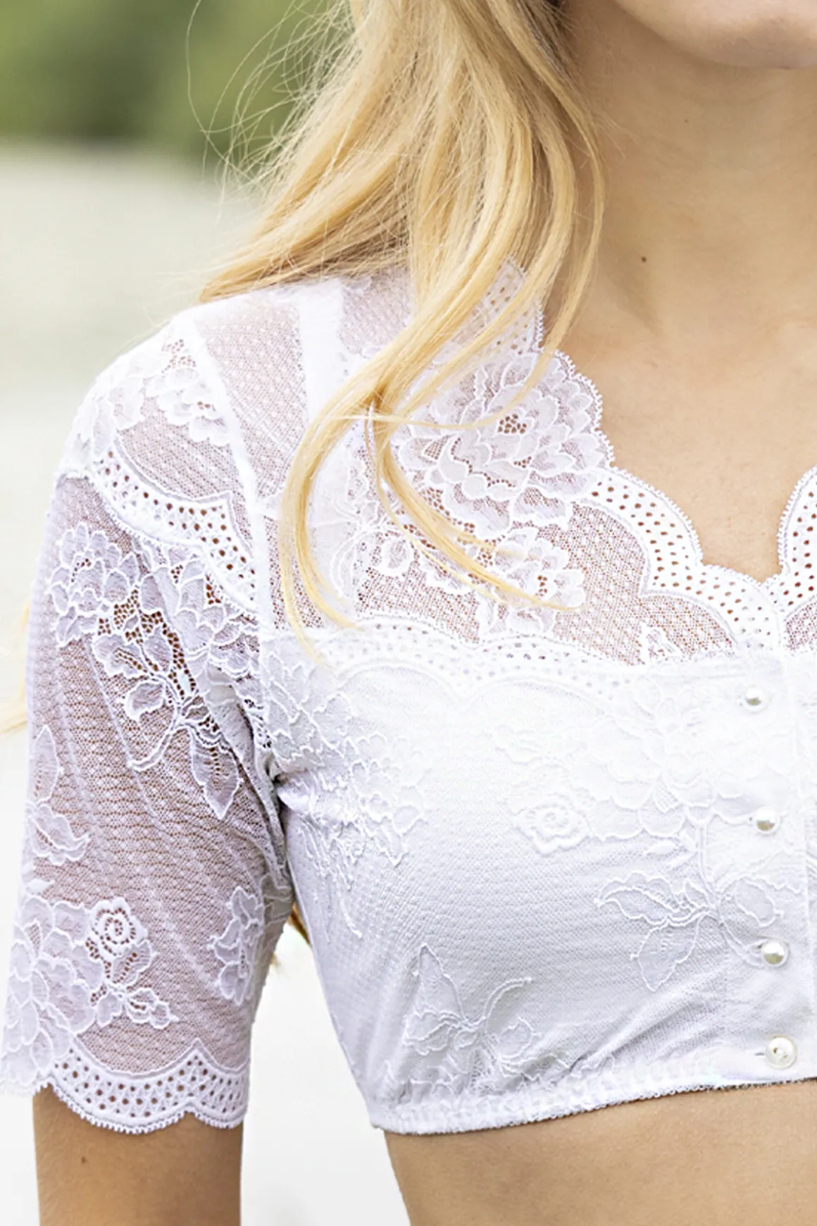 dirndlbluse_julia_halbarm_2.webp Dirndl-Bluse Julia, halbarm