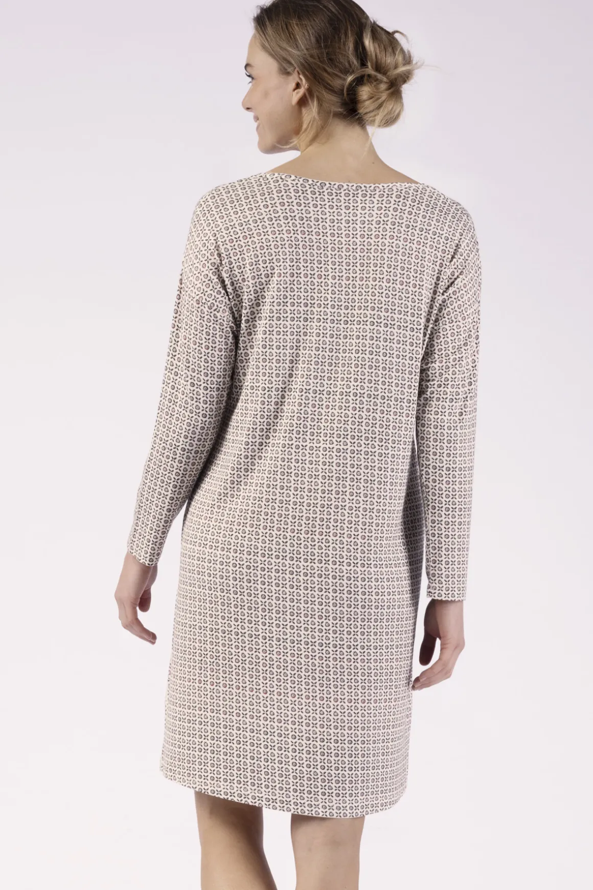 nightshirt_1-3.webp Nightshirt